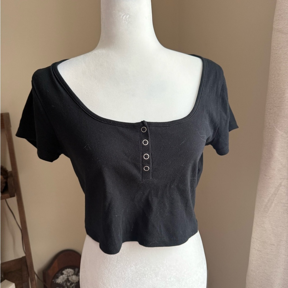 Madewell Black Crop Blouse with Short Sleeves and Buttoned Detail